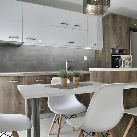 Crystallia Seaside Maisonette By Rentalspro- *